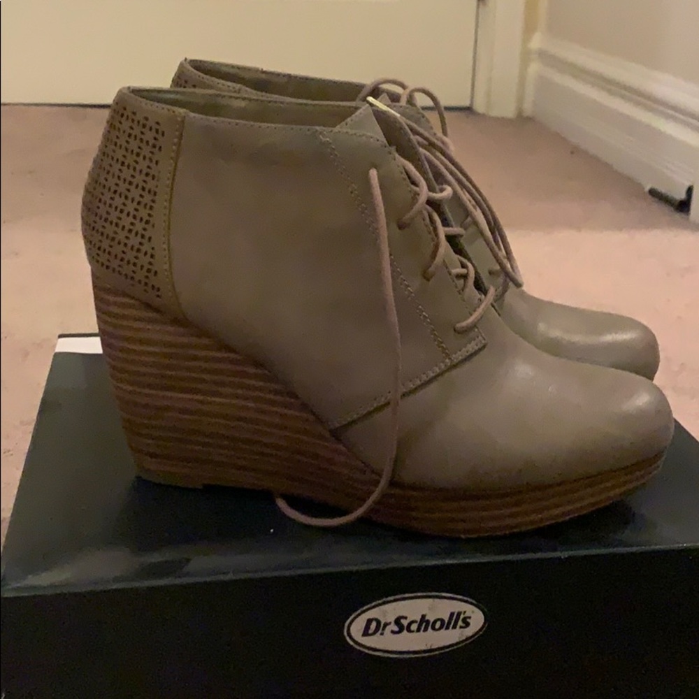 Dr. Scholl’s wedge lace up ankle booties